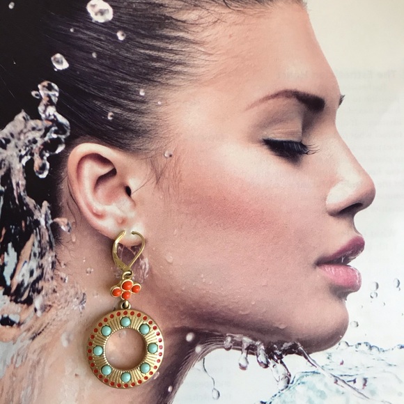 BEAUTIFUL Eclectic Dangle Gold Earrings - Picture 12 of 15